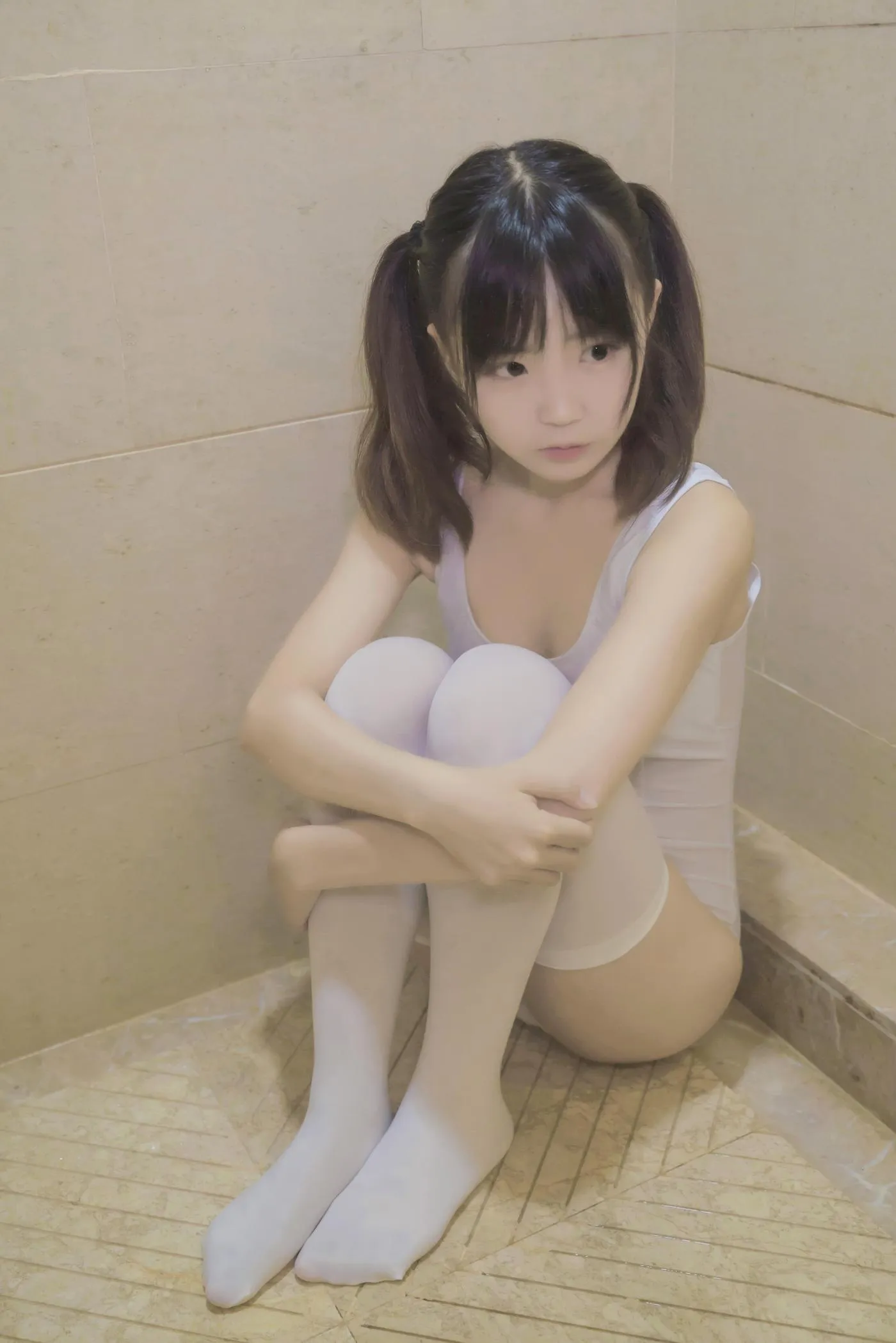 御子Yumiko – NO.04 白色死库水 [18P]插图1